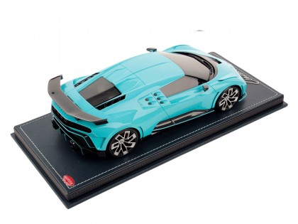 Bugatti Centodieci MR Collection 1/18 BUG011E Light Blue with display case 2