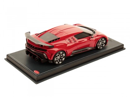 Bugatti Centodieci MR Collection 1/18 BUG011C Italian Red with display case 2