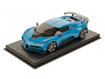 Bugatti Centodieci MR Collection 1/18 BUG011B French Racing Blue with display case