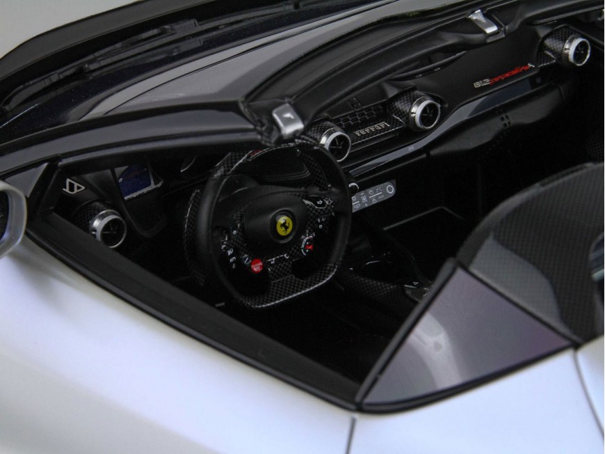 Ferrari 812 Competizione A Charles Leclerc BBR Models 1/12 BBR1224CL Blanc Vague Marine Mat avec vitrine