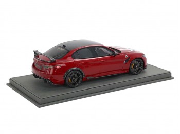 Alfa Romeo Giulia GTA BBR Models 1/18 BBRC1851RCAR-25 Compétition Rouge avec vitrine