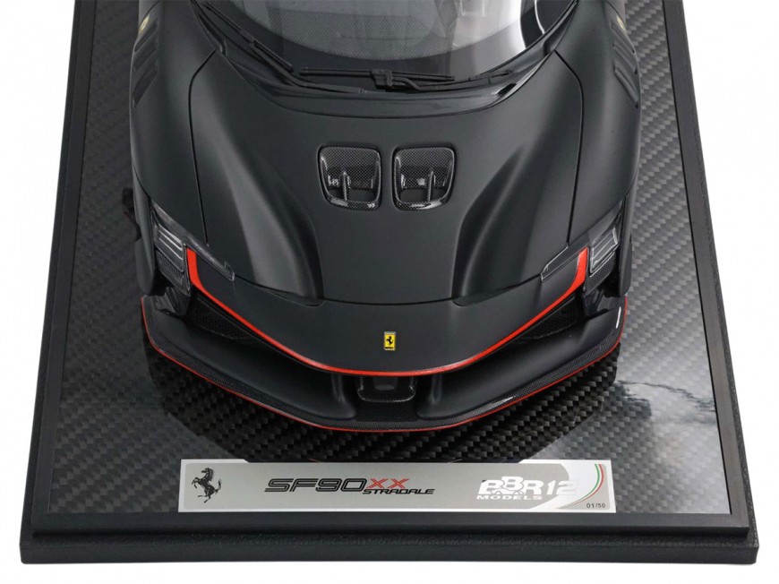 Ferrari SF90 XX Stradale Charles Leclerc BBR Models 1/12 BBR1220CL Noir Mat avec vitrine