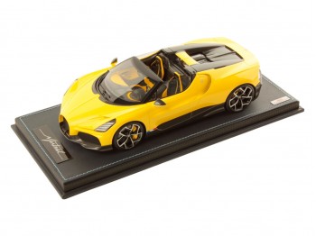 Bugatti Mistral MR Collection 1/18 BUG015B Yellow with display case