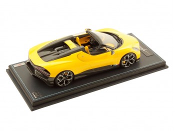 Bugatti Mistral MR Collection 1/18 BUG015B Yellow with display case