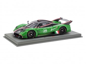 Pagani Huayra R BBR Models 1/18 P18218C Fibre de Carbone Noir Brillant et Vert Pelouse avec vitrine