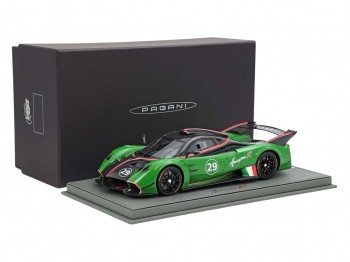 Pagani Huayra R BBR Models 1/18 P18218C Fibre de Carbone Noir Brillant et Vert Pelouse avec vitrine