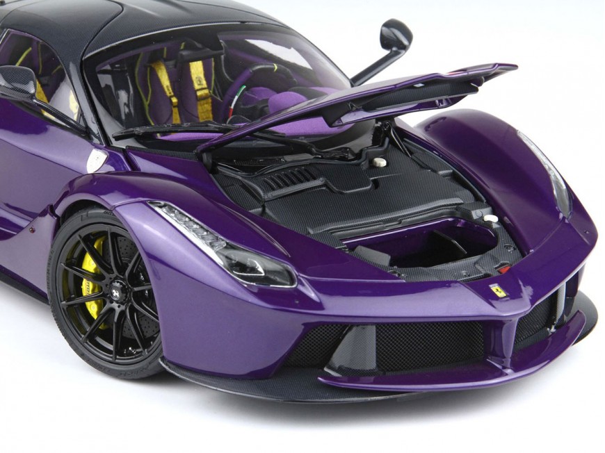 Ferrari LaFerrari die-cast BBR Models 1/18 BBR182237DIE Dubai Violet Tailor Made avec vitrine