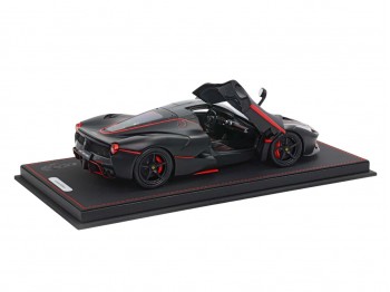 Ferrari LaFerrari die-cast BBR Models 1/18 BBR182239 Noir Mat avec Rayures Rouges avec vitrine