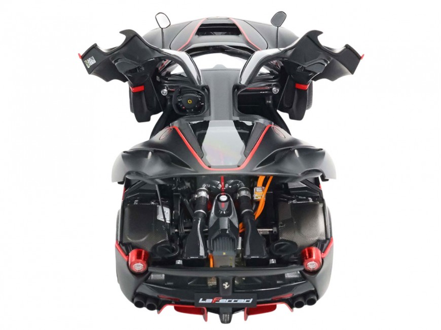 Ferrari LaFerrari die-cast BBR Models 1/18 BBR182239 Noir Mat avec Rayures Rouges avec vitrine