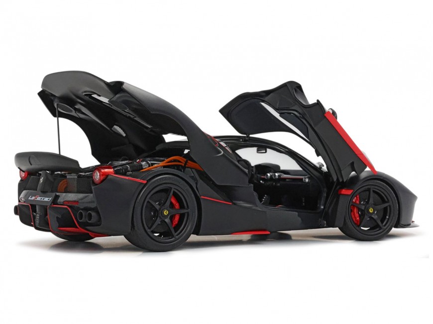 Ferrari LaFerrari die-cast BBR Models 1/18 BBR182239 Noir Mat avec Rayures Rouges avec vitrine