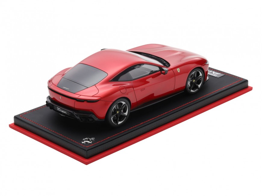 Ferrari Amalfi MR Collection 1/18 FE046D Rouge Portofino avec vitrine