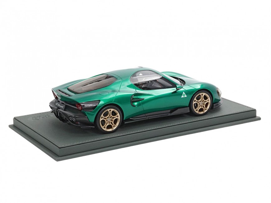 Alfa Romeo 33 Stradale BBR Models 1/18 P18264D Vert de Montréal avec vitrine