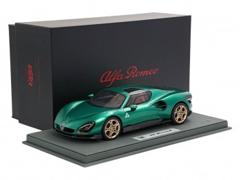 Alfa Romeo 33 Stradale BBR Models 1/18 P18264D Vert de Montréal avec vitrine