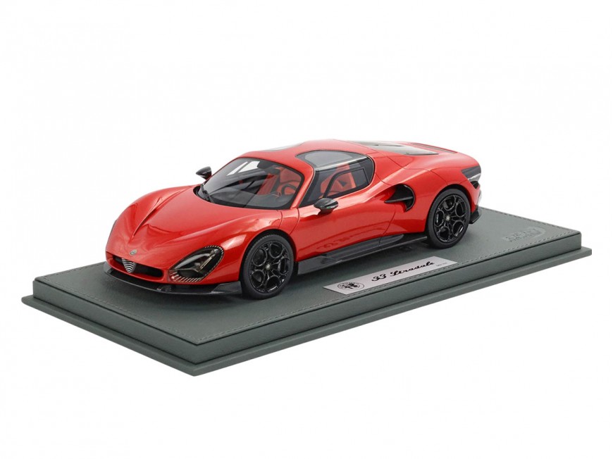 Alfa Romeo 33 Stradale BBR Models 1/18 P18264C Orange avec vitrine