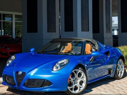 Alfa Romeo 4C Spider Tributo 33 Stradale BBR Models 1/18 P18260C Bleu Misano avec vitrine