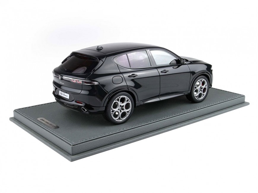 Alfa Romeo Tonale Veloce Plug-in Hybrid BBR Models 1/18 BBRC1856D Noir Alfa avec vitrine