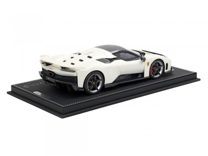Ferrari F80 BBR Models 1/18 P18253C Bianco Italia con vetrina 2