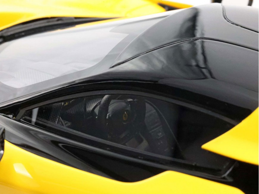 Ferrari F80 BBR Models 1/18 P18253B1 Jaune Trois Couches avec vitrine
