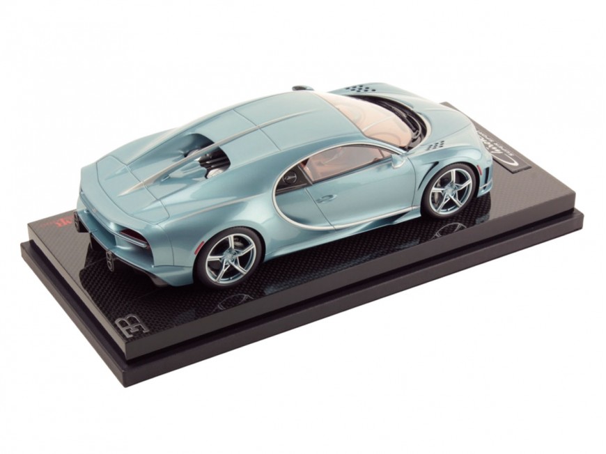 Bugatti Chiron Super Sport MR Collection 1/18 BUG012E Atlantic Blue with display case