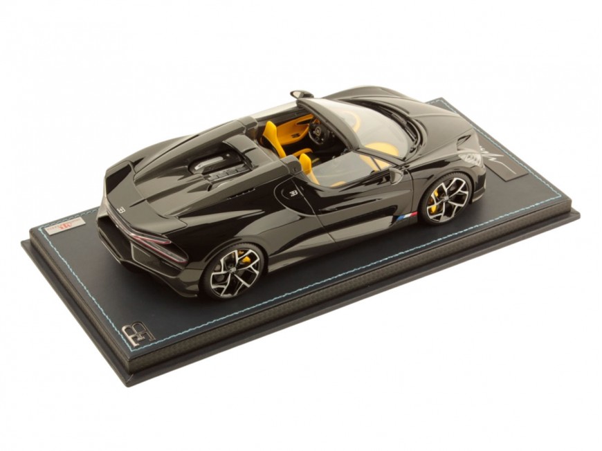 Bugatti Mistral MR Collection 1/18 BUG015A Black with display case