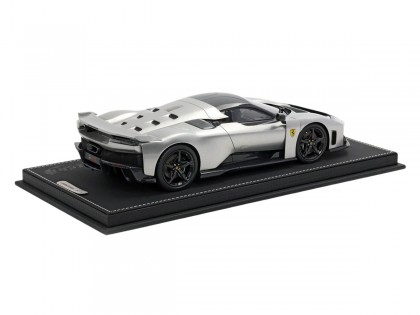Ferrari F80 BBR Models 1/18 P18253E Aluminium avec vitrine 2