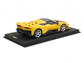 Ferrari F80 BBR Models 1/18 P18253L Jaune Modène avec vitrine