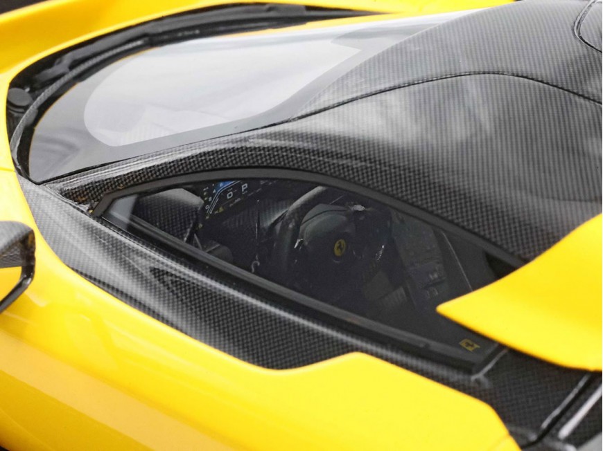 Ferrari F80 BBR Models 1/18 P18253L Jaune Modène avec vitrine