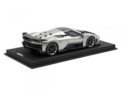 Ferrari F80 BBR Models 1/18 P18253E1 Alluminio con vetrina 2