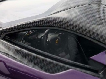 Ferrari F80 BBR Models 1/18 P18253M Violet Hong Kong avec vitrine
