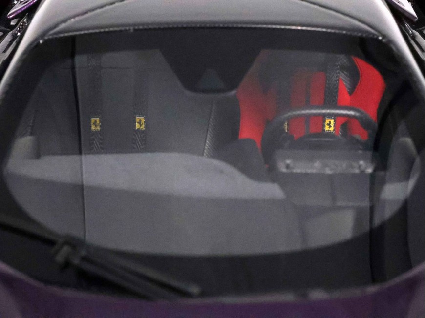 Ferrari F80 BBR Models 1/18 P18253M Violet Hong Kong avec vitrine