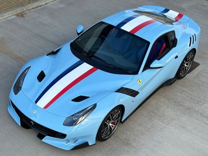 Ferrari F12tdf Looksmart 1/12 LS1223C Blue Ciel La Plata avec vitrine