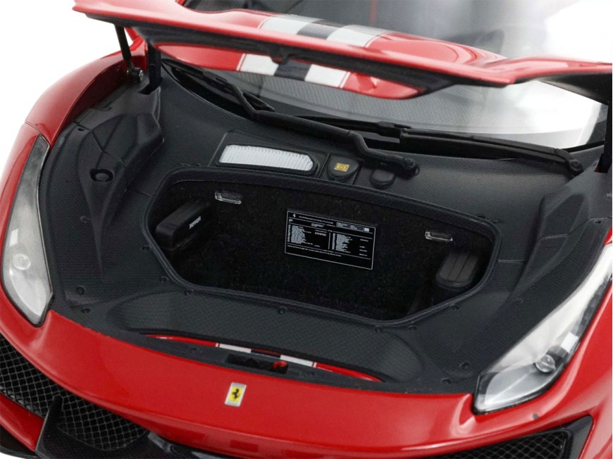 Ferrari 488 Pista die-cast ouvrable BBR Models 1/18 HE180055DIE Rouge Corsa avec vitrine