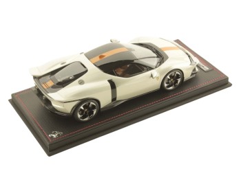 Ferrari 849 Testarossa MR Collection 1/18 FE047B Italia White with display case