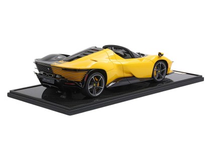 Ferrari Daytona SP3 Spider Tailor Made 599+1 BBR Models 1/12 BBR1217O Jaune de Modène et Fibre de Carbone avec vitrine 2