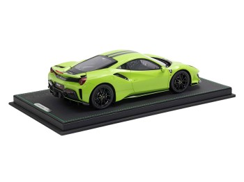 Ferrari 488 Pista BBR Models 1/18 P18145O Vert Pousse avec vitrine