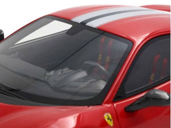 Ferrari 488 Pista BBR Models 1/18 P18145A6 Rouge Corsa avec vitrine
