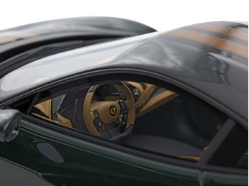 Ferrari 488 Pista BBR Models 1/18 P18145N  Vert Britannique avec vitrine