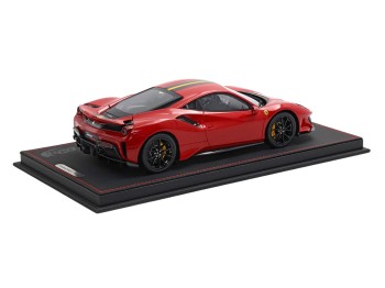 Ferrari 488 Pista BBR Models 1/18 P18145A7 Rouge Corsa avec vitrine