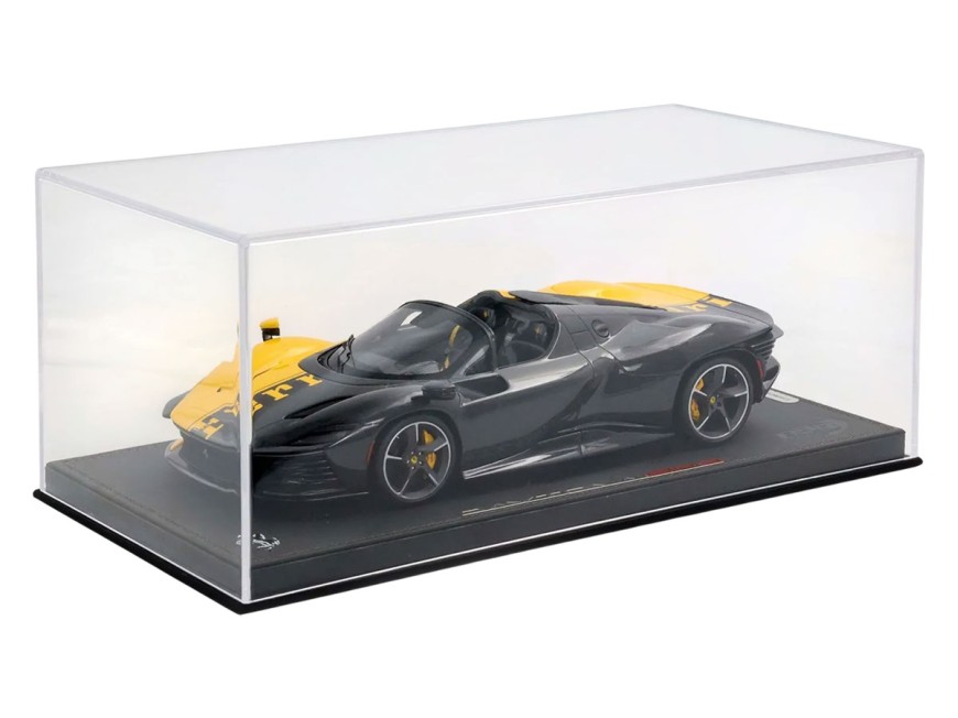 Ferrari Daytona SP3 Spider Tailor Made 599+1 BBR Models 1/18 P18214TMO-26 Jaune de Modène et Fibre de Carbone avec vitrine