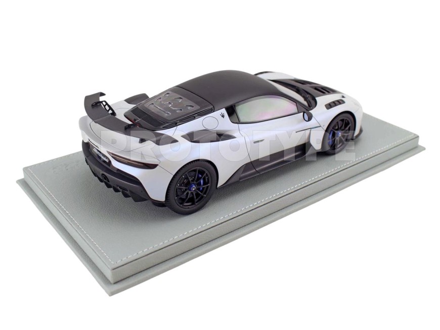 Maserati GT2 Stradale BBR Models 1/18 P18255A Bianco Audace Opaco con vetrina