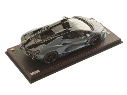 Lamborghini Revuelto NA63 MR Collection 1/18 LAMBO058NA63C Gris Serget avec vitrine 2
