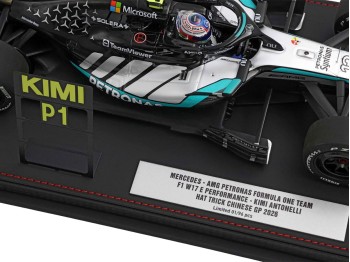 Mercedes-AMG F1 W17 GP de Chine Kimi Antonelli Winner die-cast Minichamps-BBR Models 1/18 BBRMIN212 avec vitrine